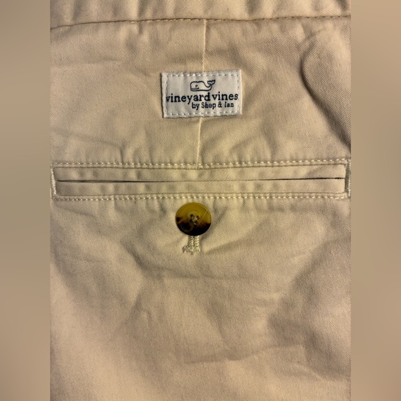 Vineyard Vines Men’s Breaker Shorts- khaki shorts size waist 33, 9” length - Picture 4 of 10